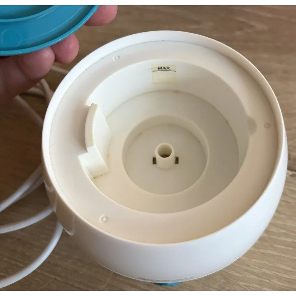 Sparoom Essential Oil Diffuser Barely Used White And Green Color Medium Size